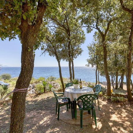 Cottage On The Kavran Beach Bagian luar foto
