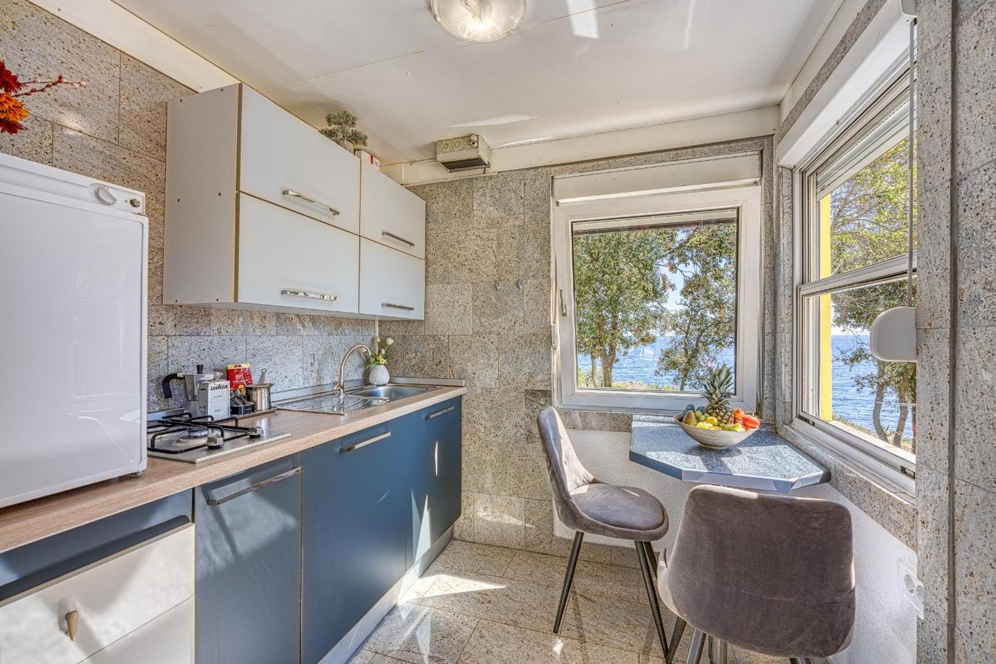 Cottage On The Kavran Beach Bagian luar foto