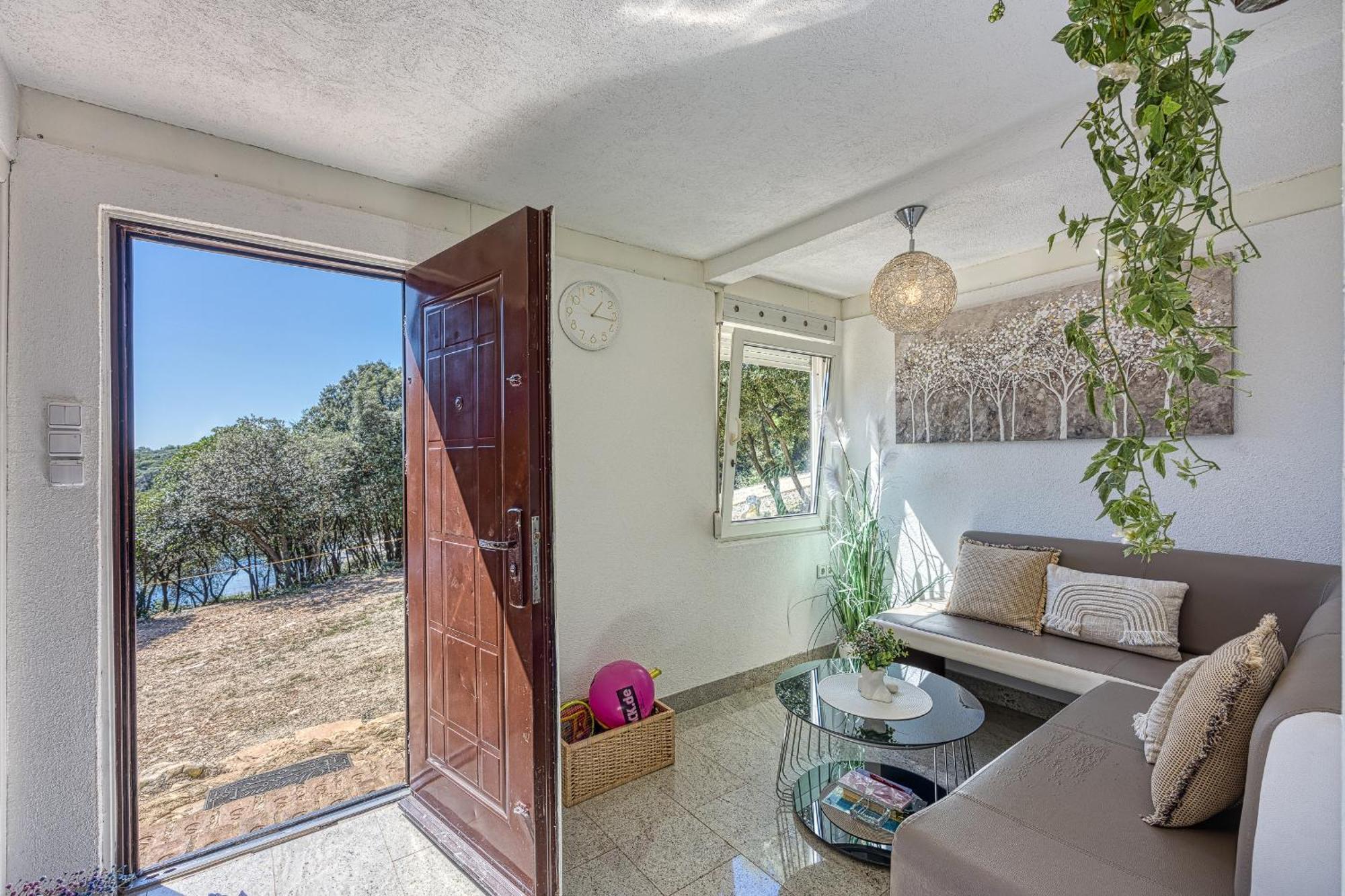 Cottage On The Kavran Beach Bagian luar foto