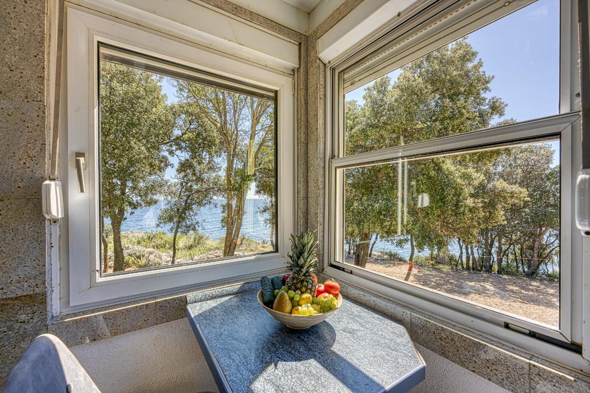 Cottage On The Kavran Beach Bagian luar foto